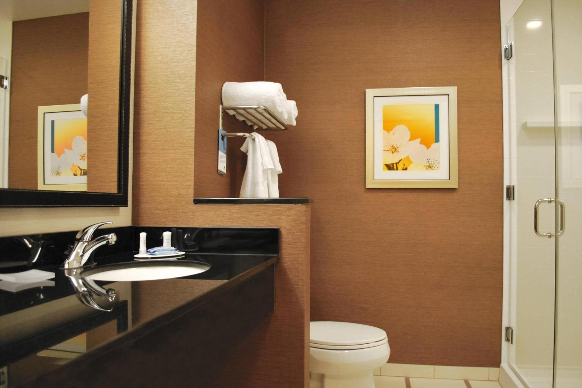 Fairfield Inn & Suites By Marriott Springfield Northampton/Amherst מראה חיצוני תמונה