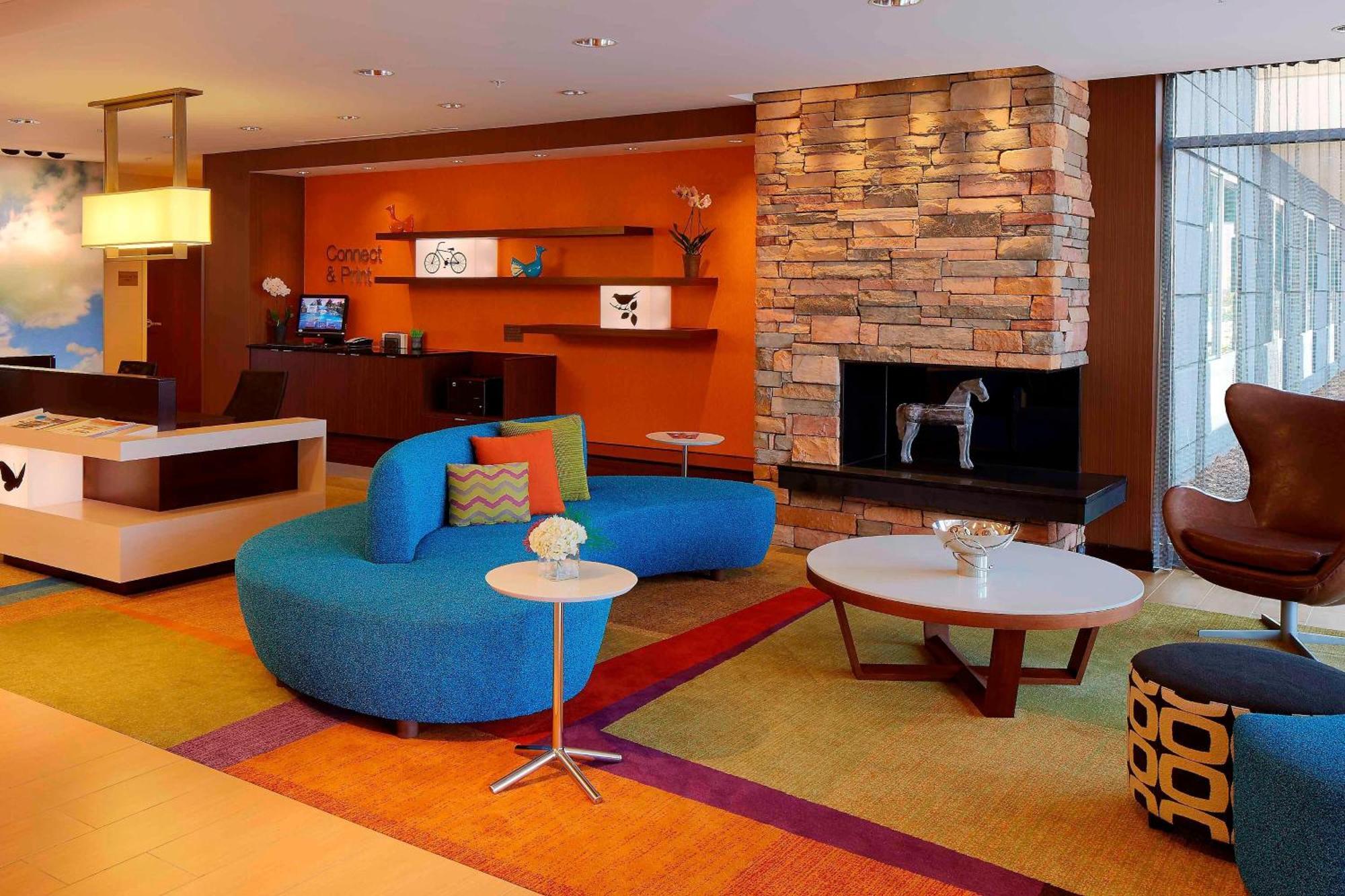 Fairfield Inn & Suites By Marriott Springfield Northampton/Amherst מראה חיצוני תמונה