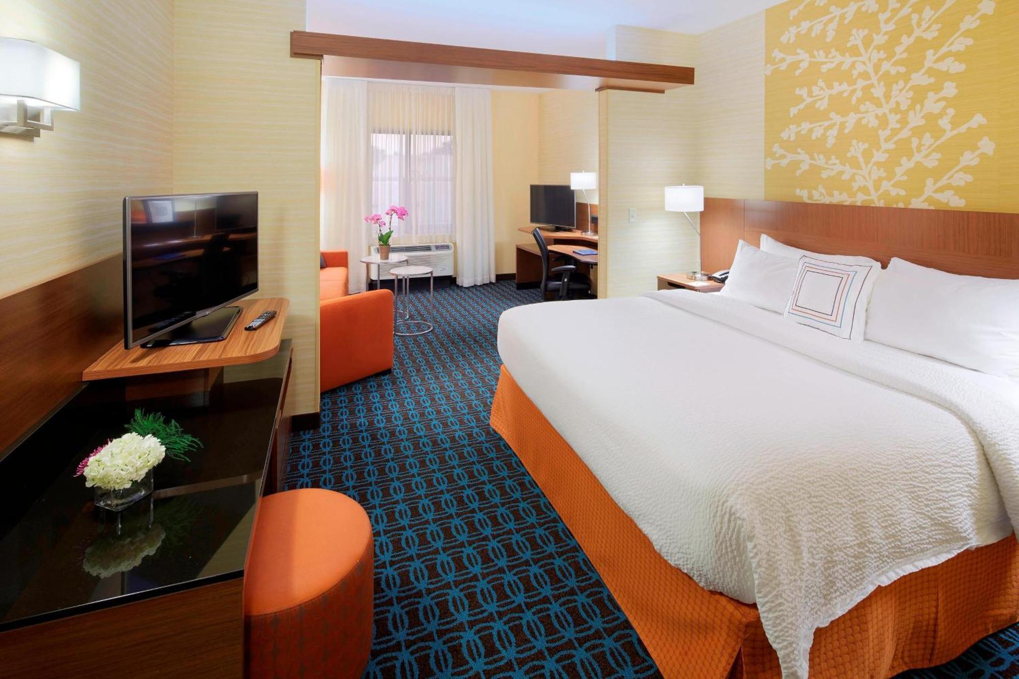 Fairfield Inn & Suites By Marriott Springfield Northampton/Amherst מראה חיצוני תמונה