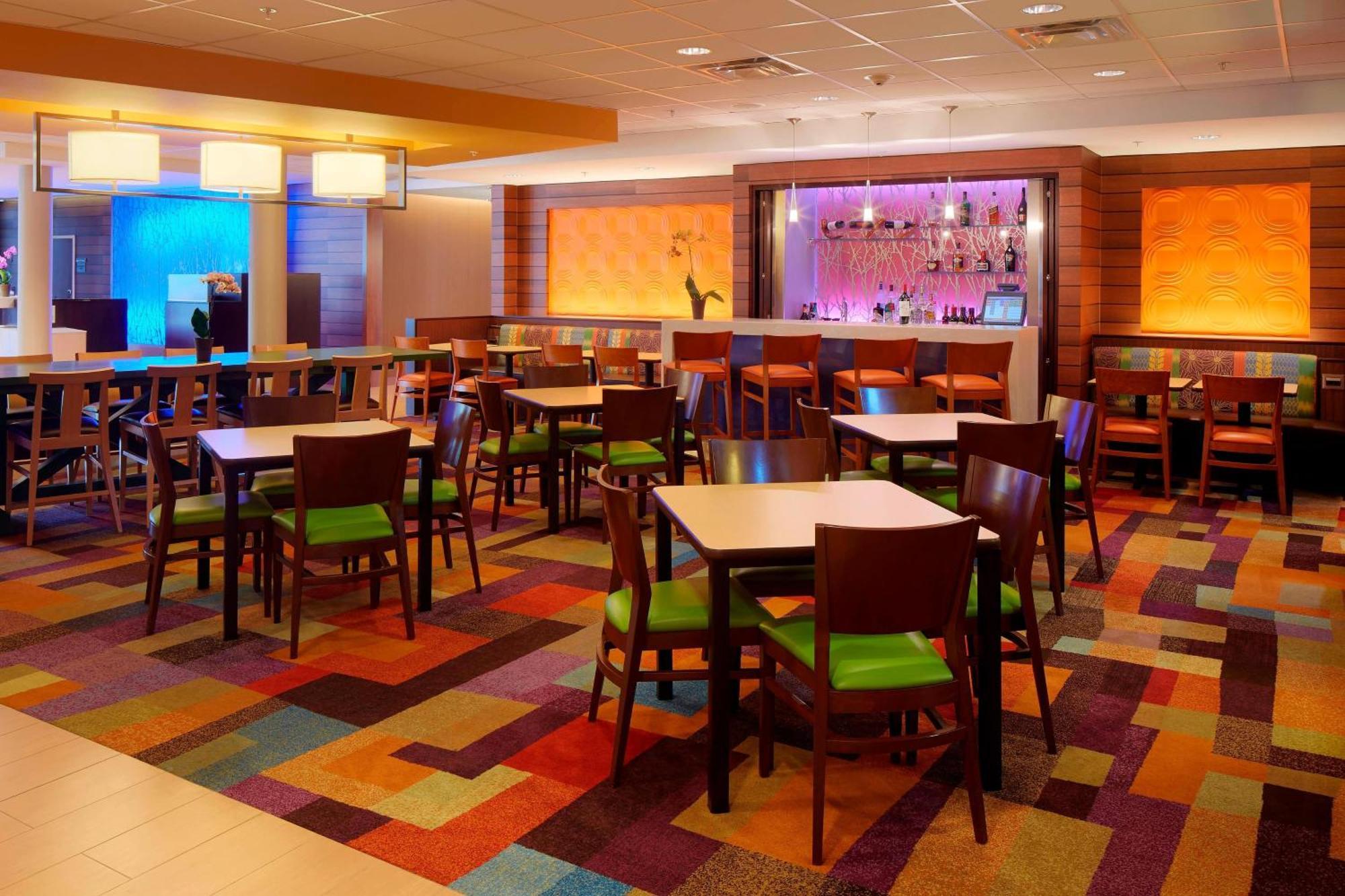 Fairfield Inn & Suites By Marriott Springfield Northampton/Amherst מראה חיצוני תמונה