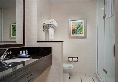 Fairfield Inn & Suites By Marriott Springfield Northampton/Amherst מראה חיצוני תמונה